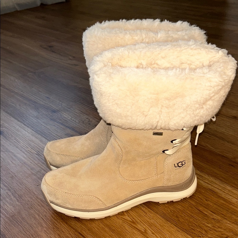 UGG Ingalls women’s Tan Suede Boots with Cream Fur Lining